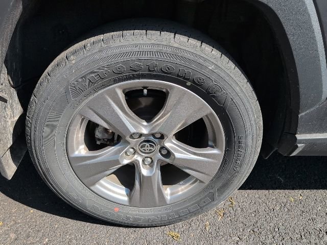 Used 2023 Toyota RAV4 LE AWD/4WD image 6