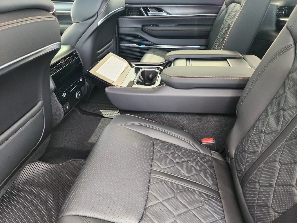 New 2026 Jeep Grand Wagoneer Summit AWD/4WD image 20