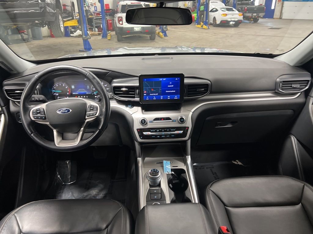 Used 2022 Ford Explorer XLT w/ Equipment Group 202A image 17