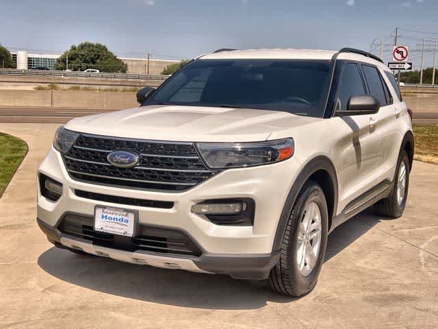 Used 2020 Ford Explorer XLT w/ Equipment Group 202A RWD image 2