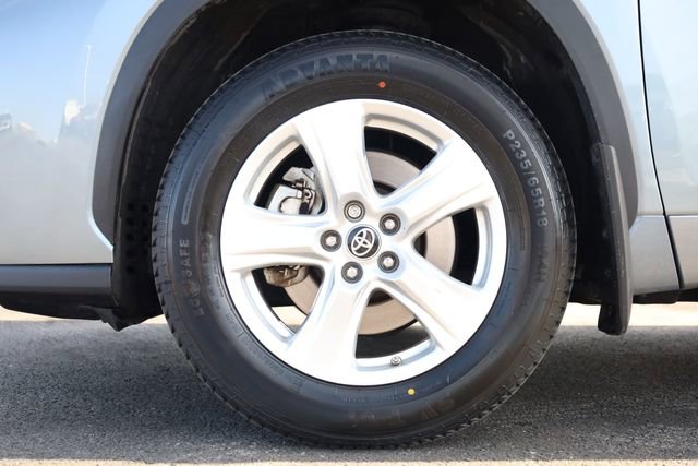 Used 2022 Toyota Highlander LE image 8