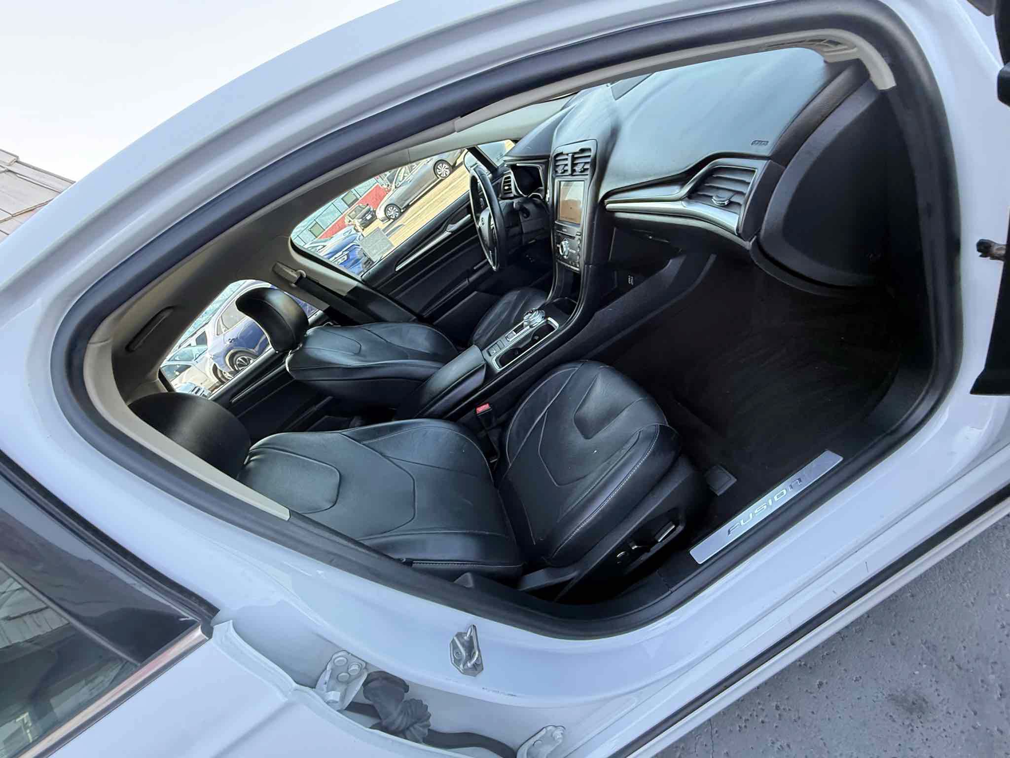 Used 2019 Ford Fusion Energi Titanium FWD image 56