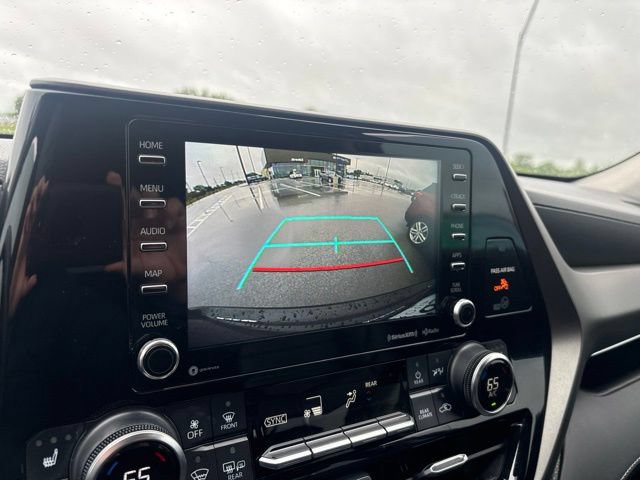 Used 2021 Toyota Highlander XLE AWD/4WD image 26