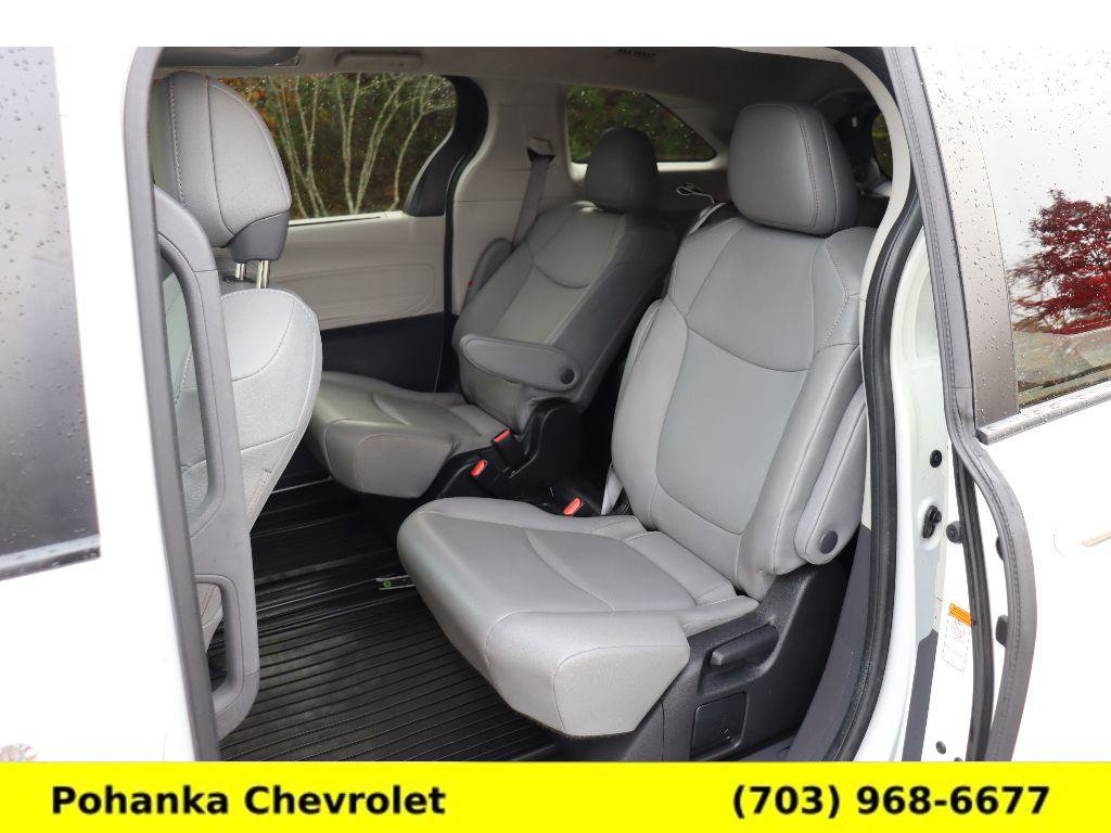 Used 2022 Toyota Sienna XLE image 25