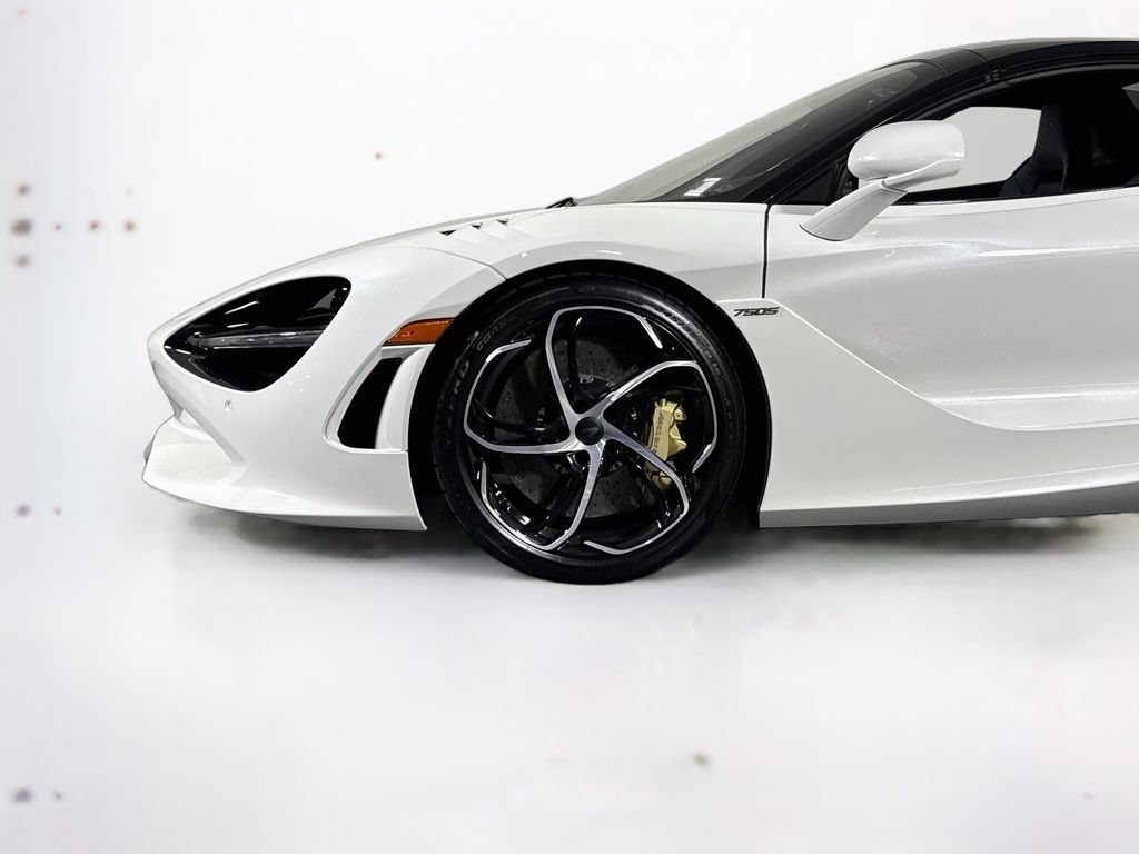 Used 2025 McLaren 750S Spider RWD image 27