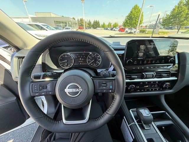 Used 2025 Nissan Pathfinder SL image 17