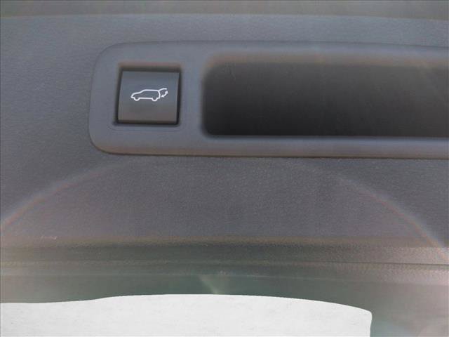 Used 2023 Toyota Highlander XLE FWD image 11