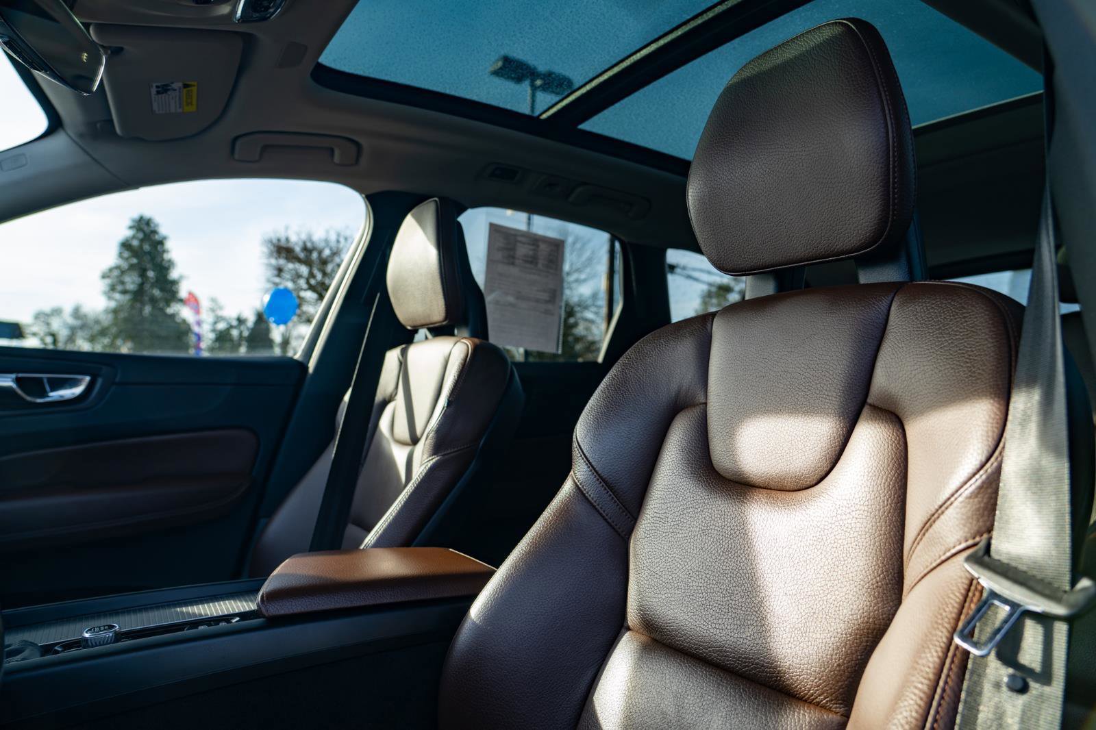 Used 2018 Volvo XC60 T5 Momentum w/ Convenience Package AWD/4WD image 17