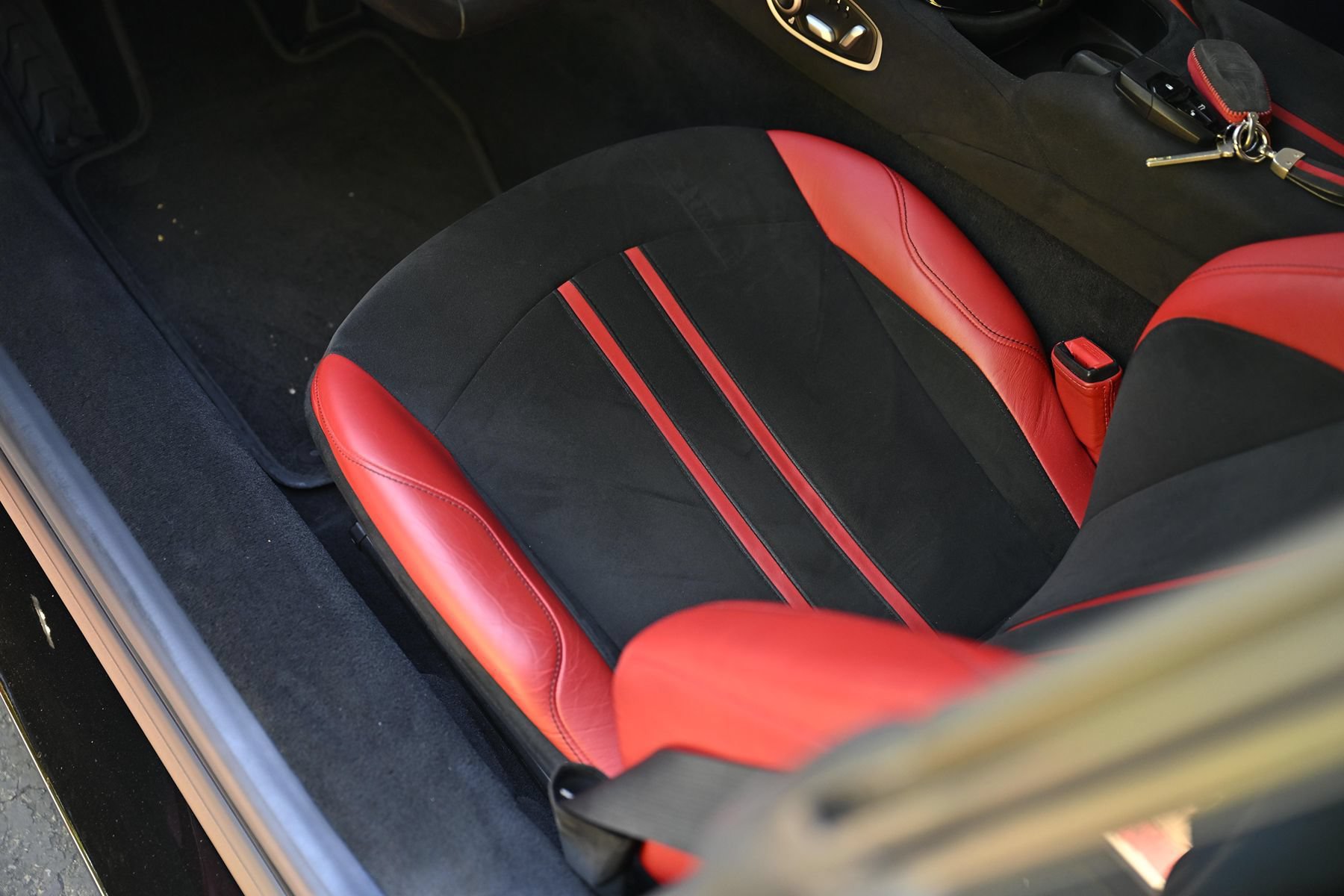 Used 2020 Aston Martin V8 Vantage Coupe RWD image 22