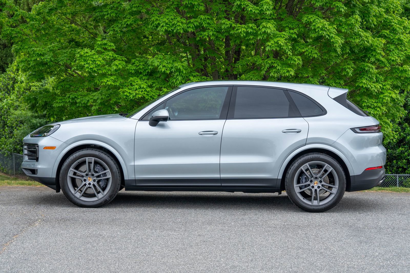 Certified 2024 Porsche Cayenne AWD/4WD image 2