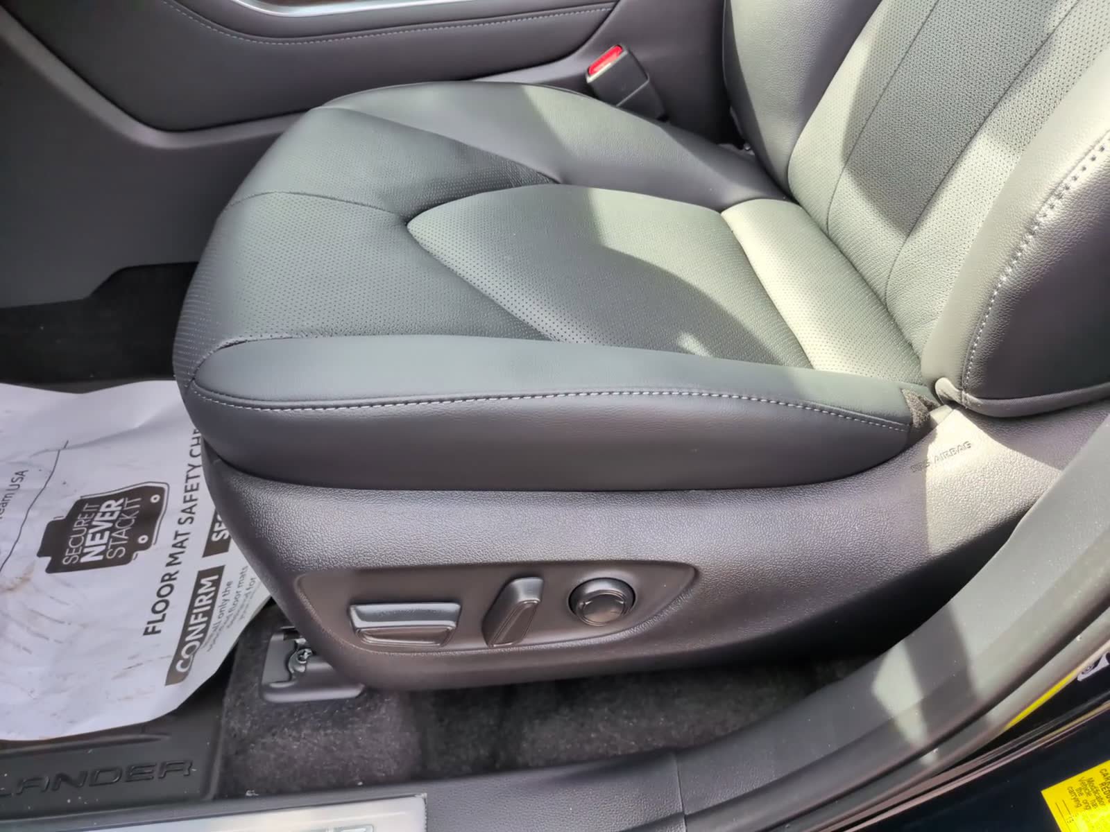 New 2026 Toyota Highlander Limited image 17