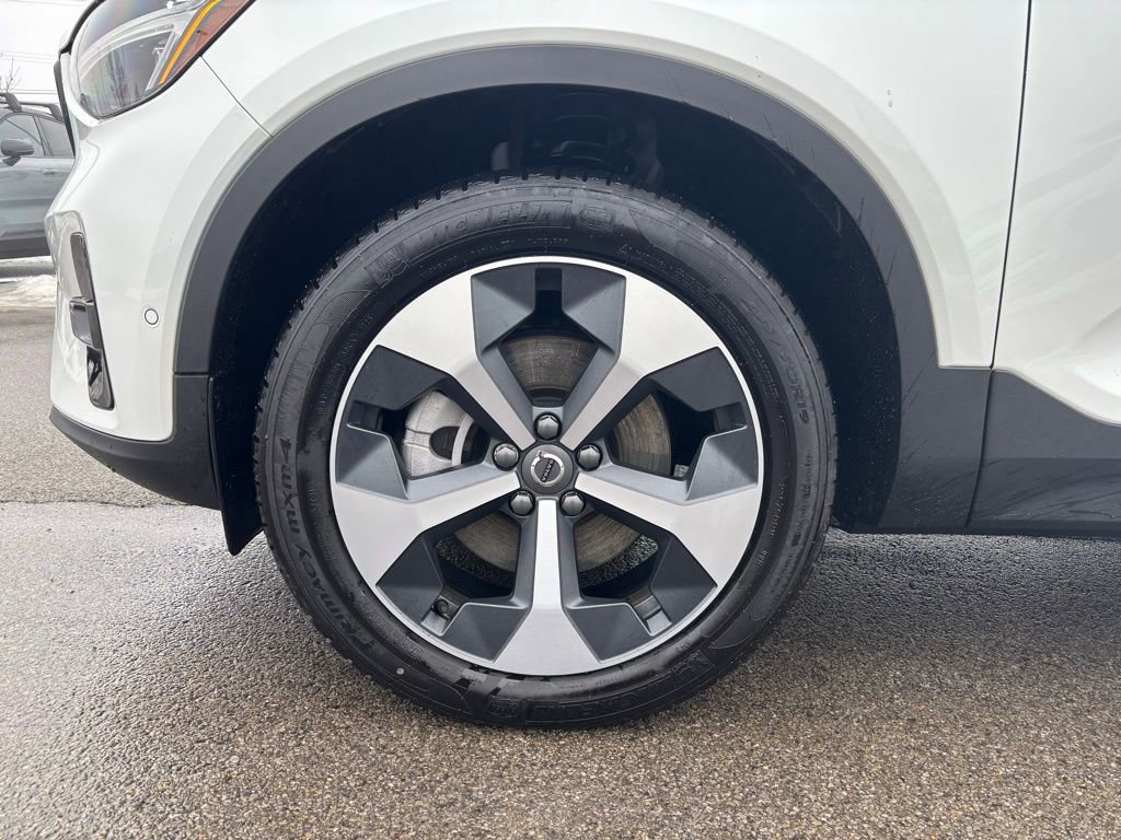 Certified 2026 Volvo XC40 B5 Plus w/ Protection Package Premier image 27