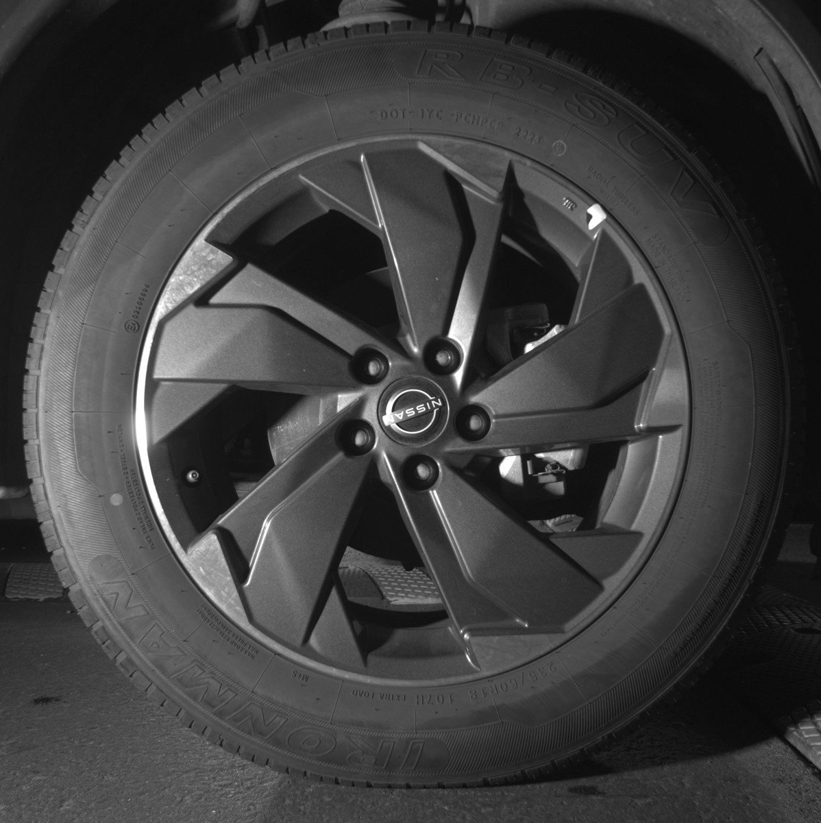 Used 2025 Nissan Rogue SV FWD image 13