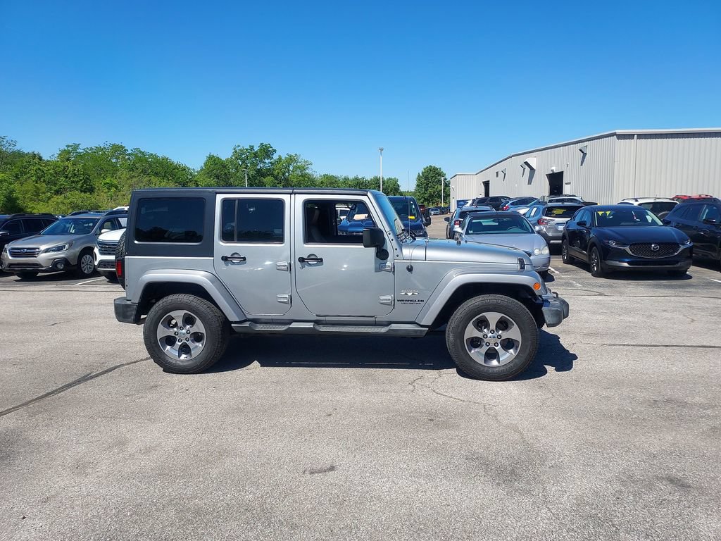 Used 2016 Jeep Wrangler Unlimited Sahara w/ Connectivity Group AWD/4WD image 8