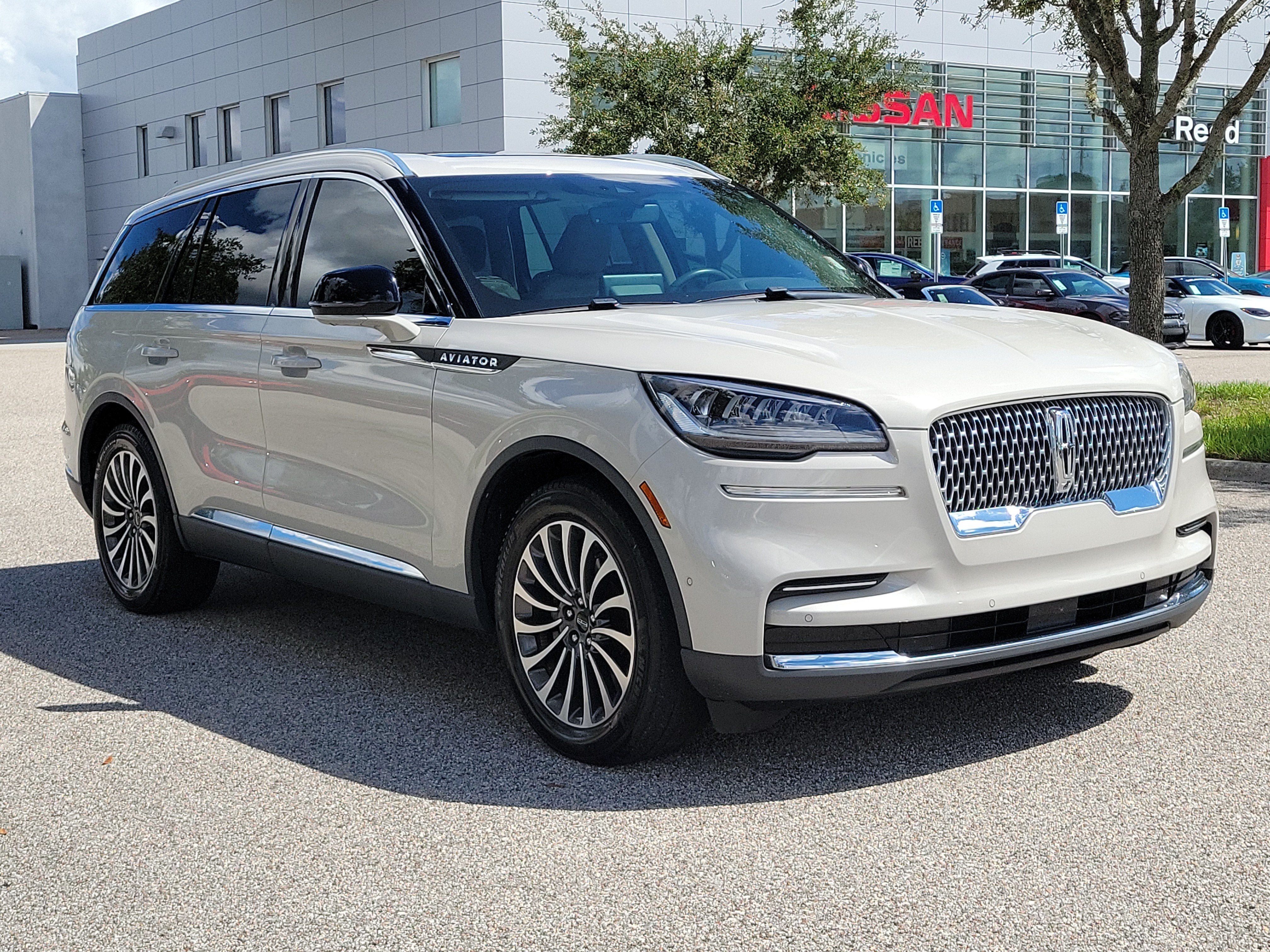 Used 2023 Lincoln Aviator Reserve w/ Elements Package Plus RWD image 3