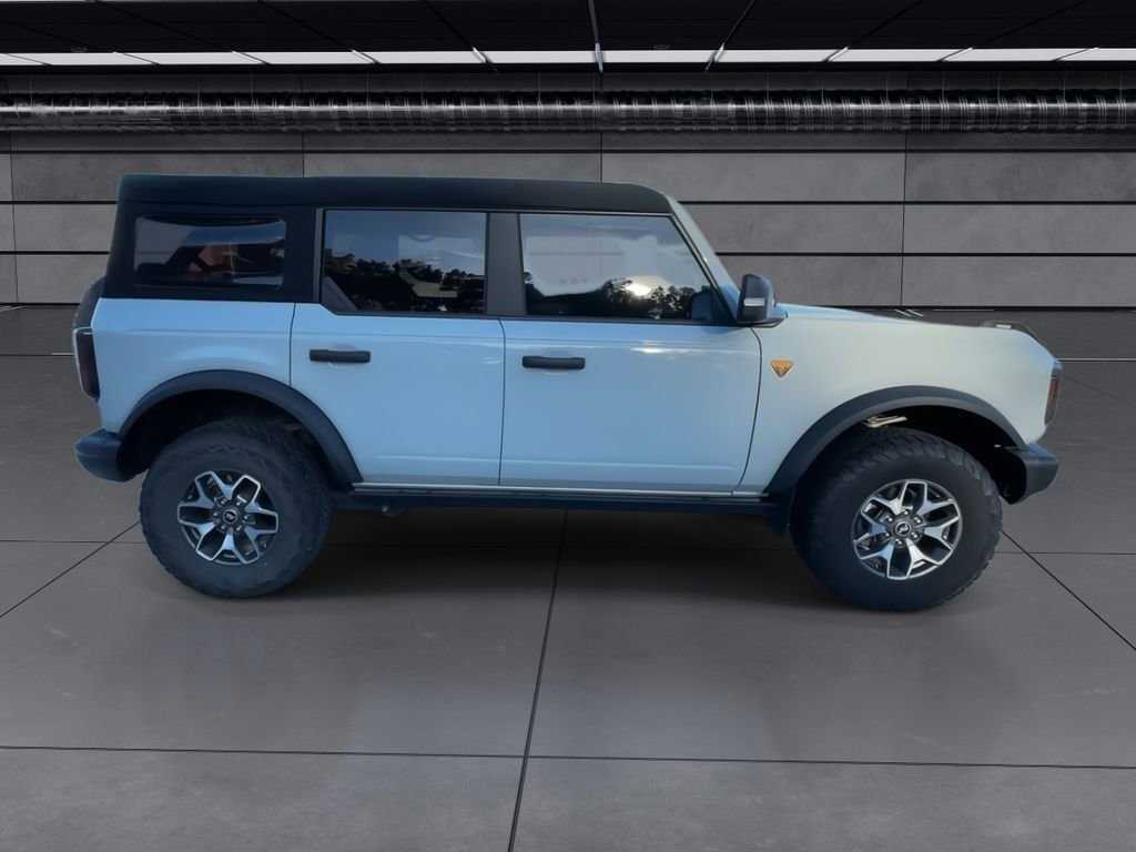 Used 2023 Ford Bronco Badlands image 9