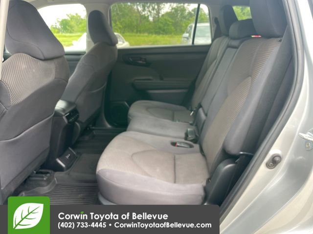 Used 2024 Toyota Highlander LE AWD/4WD image 42
