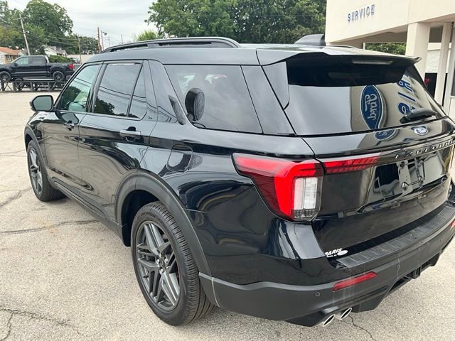 Used 2025 Ford Explorer ST image 9