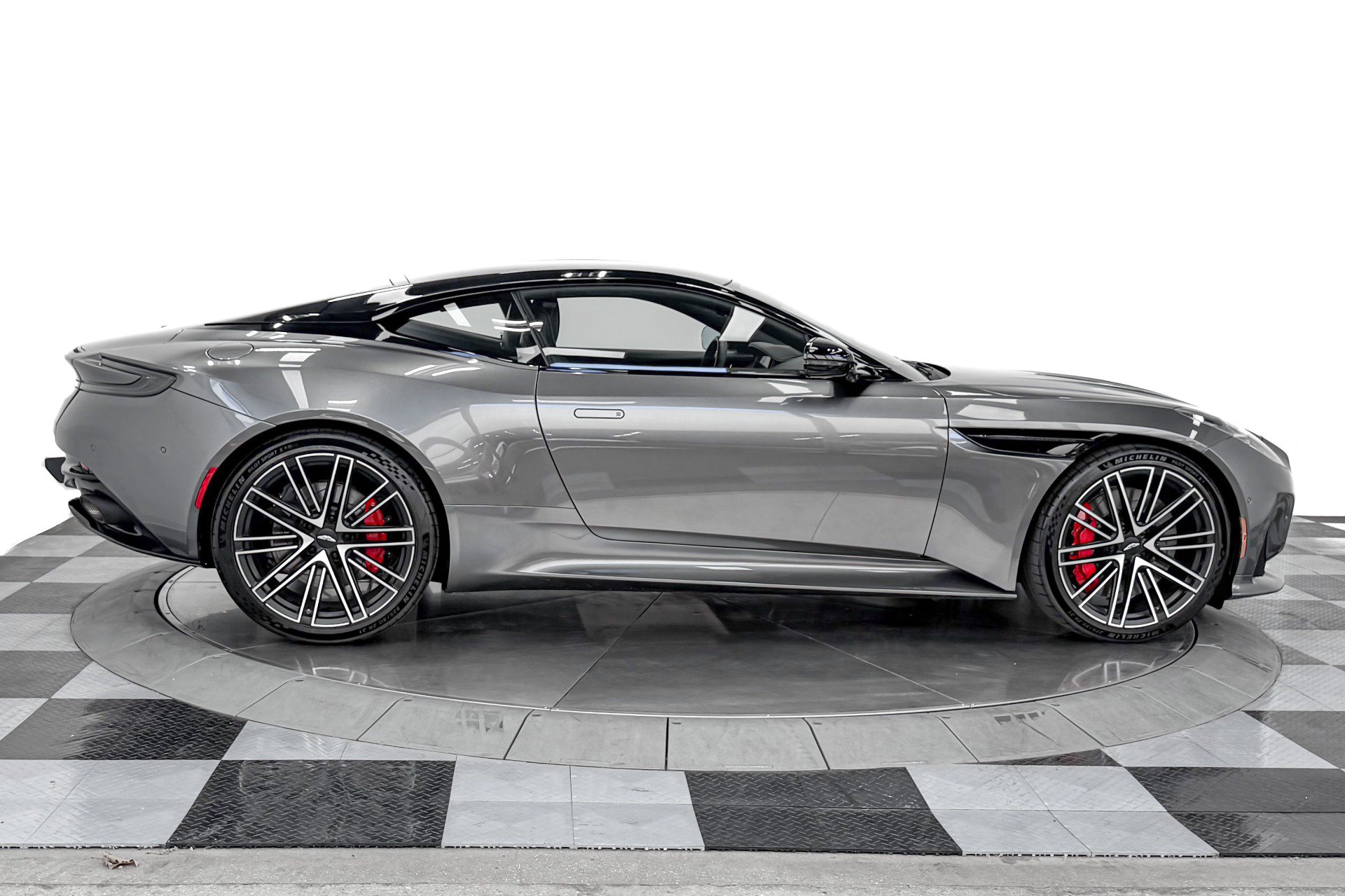Used 2024 Aston Martin DB12 Coupe RWD image 35