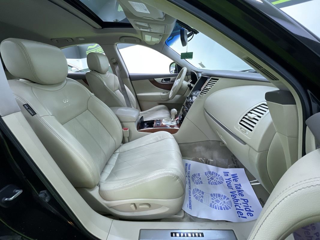 Used 2011 INFINITI FX35 AWD w/ Premium Pkg image 29