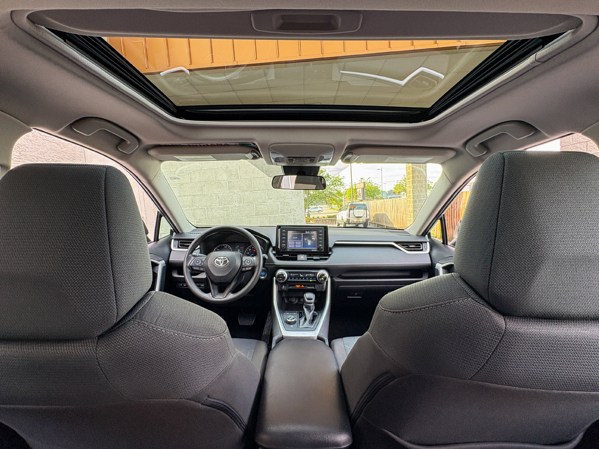 Used 2022 Toyota RAV4 XLE w/ Convenience Package AWD/4WD image 2