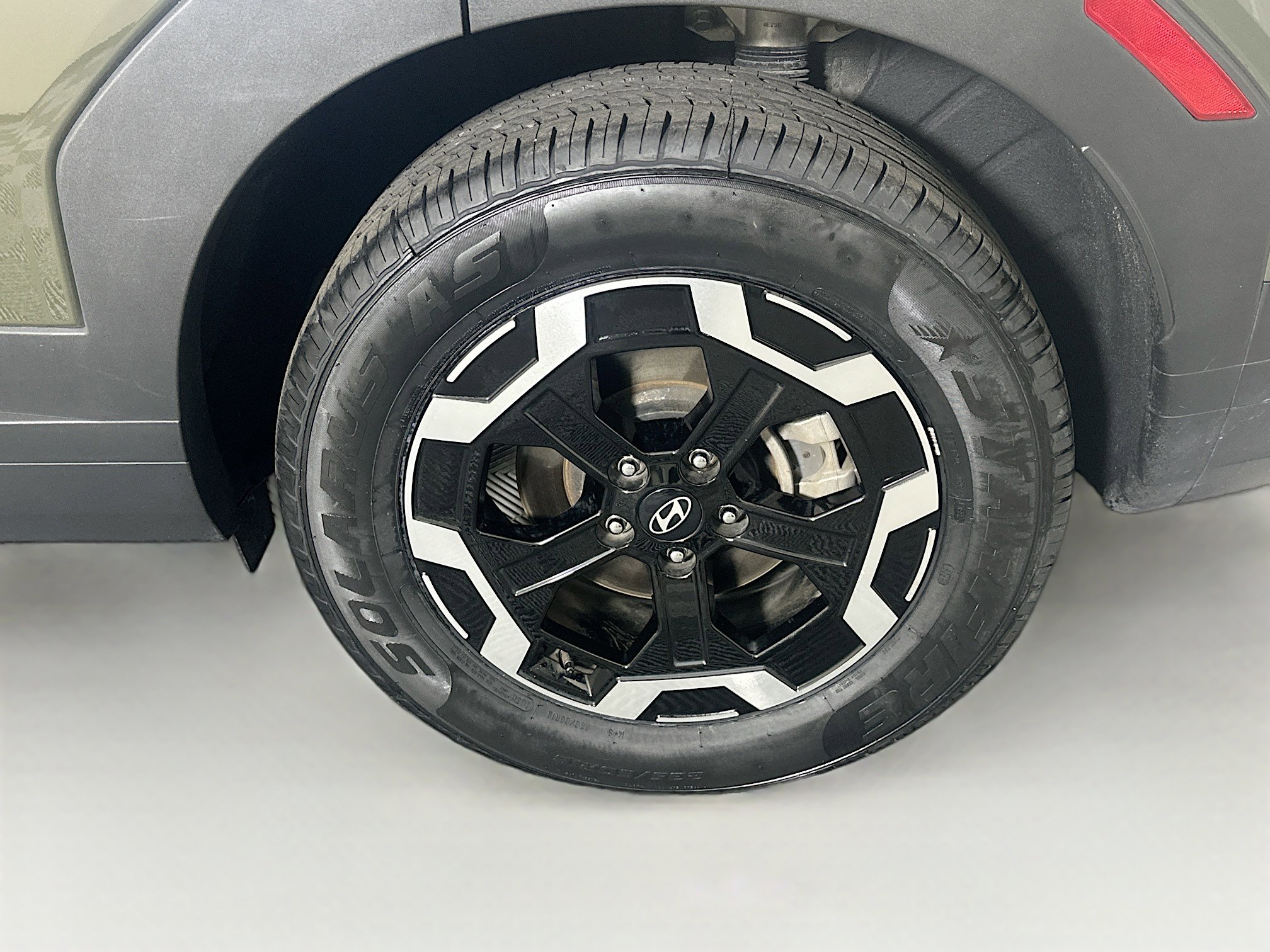 Used 2025 Hyundai Santa Fe SEL FWD image 11