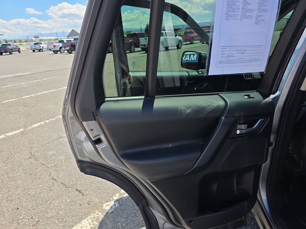 Used 2015 Land Rover LR2 AWD/4WD image 24