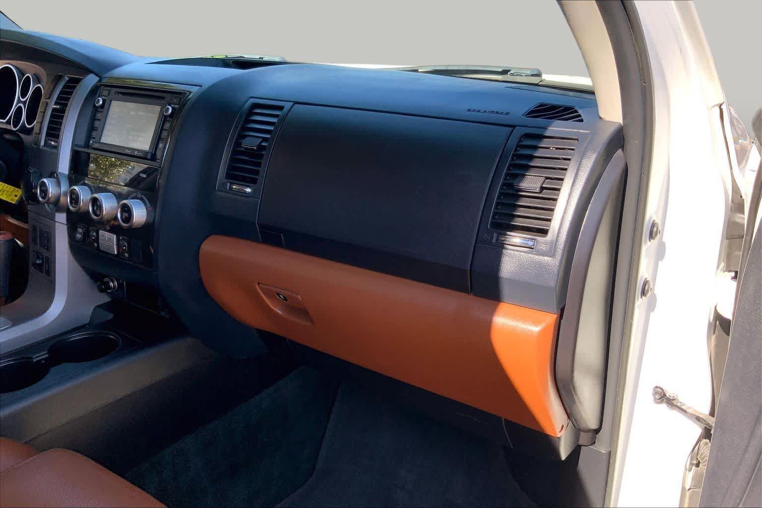 Used 2017 Toyota Sequoia Platinum RWD image 19