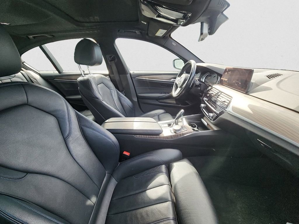 Used 2019 BMW 530i xDrive w/ M Sport Package AWD/4WD image 10