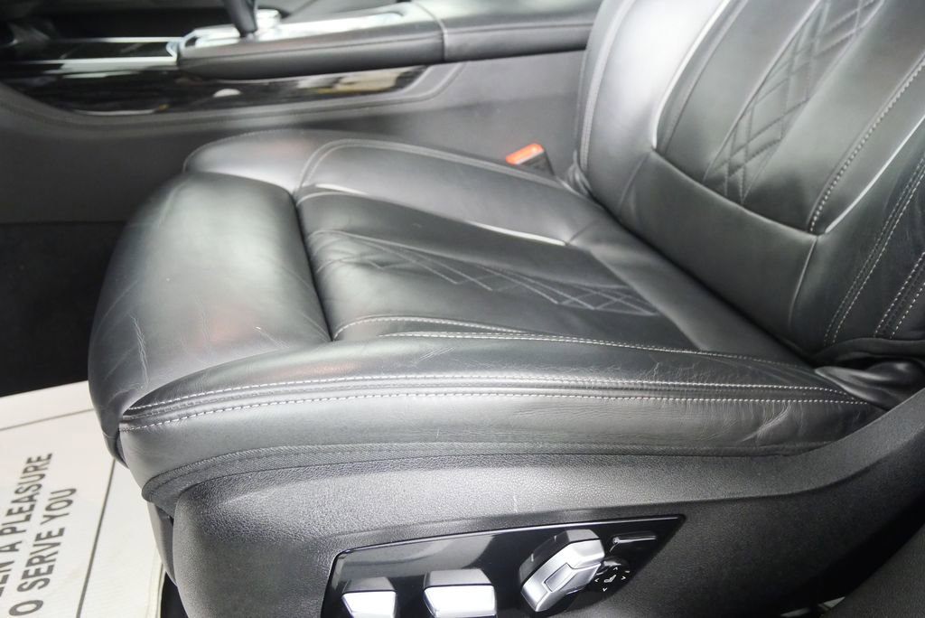 Used 2022 BMW 740i xDrive w/ M Sport Package image 10