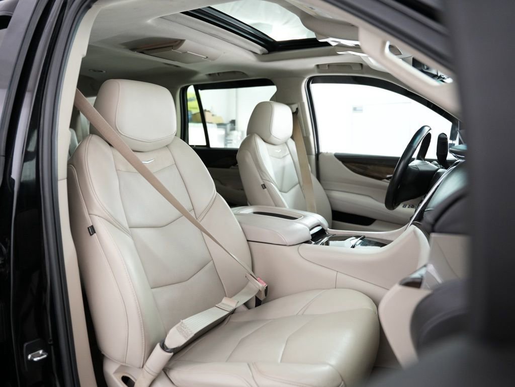 Used 2018 Cadillac Escalade Premium Luxury image 58