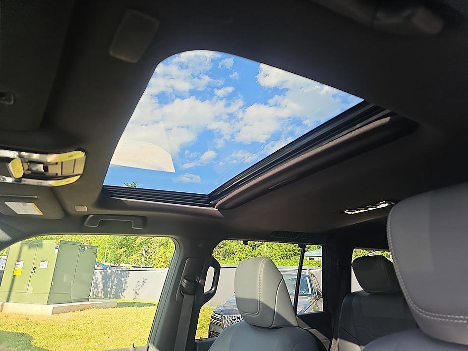 Used 2024 Lexus GX 550 w/ Accessory Package (2T) AWD/4WD image 29