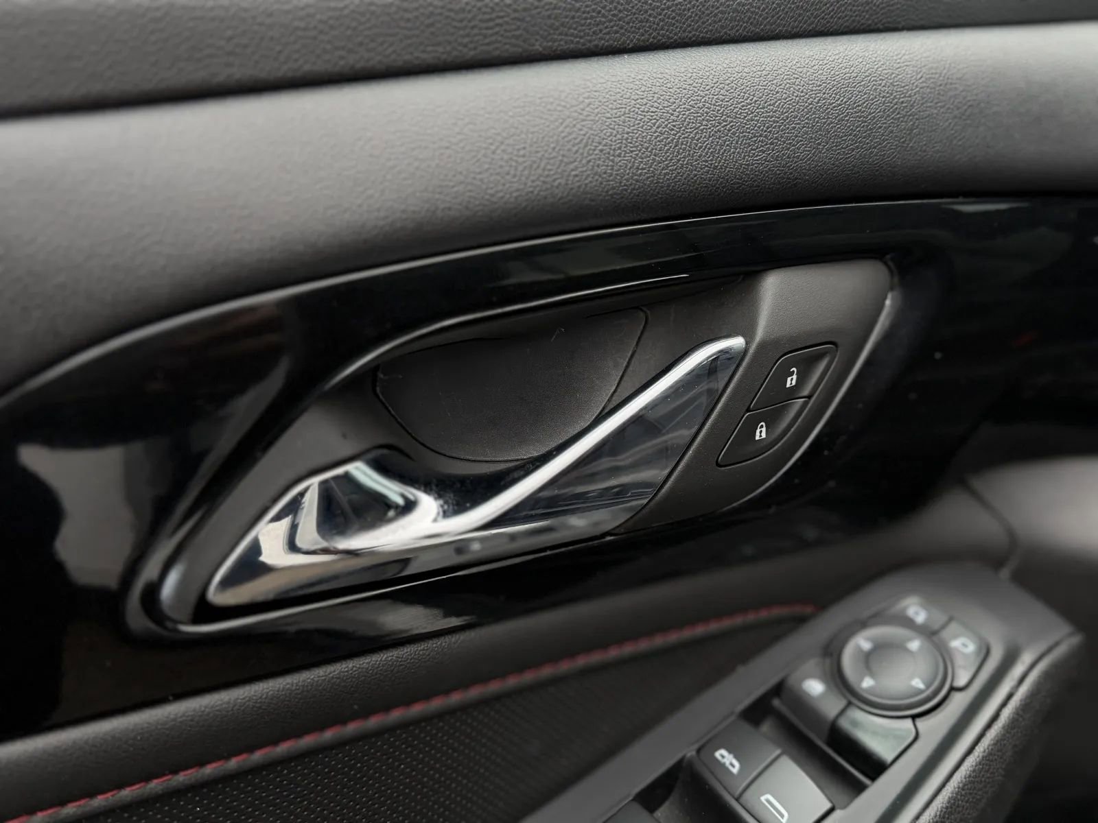 Used 2024 Chevrolet Traverse RS image 28