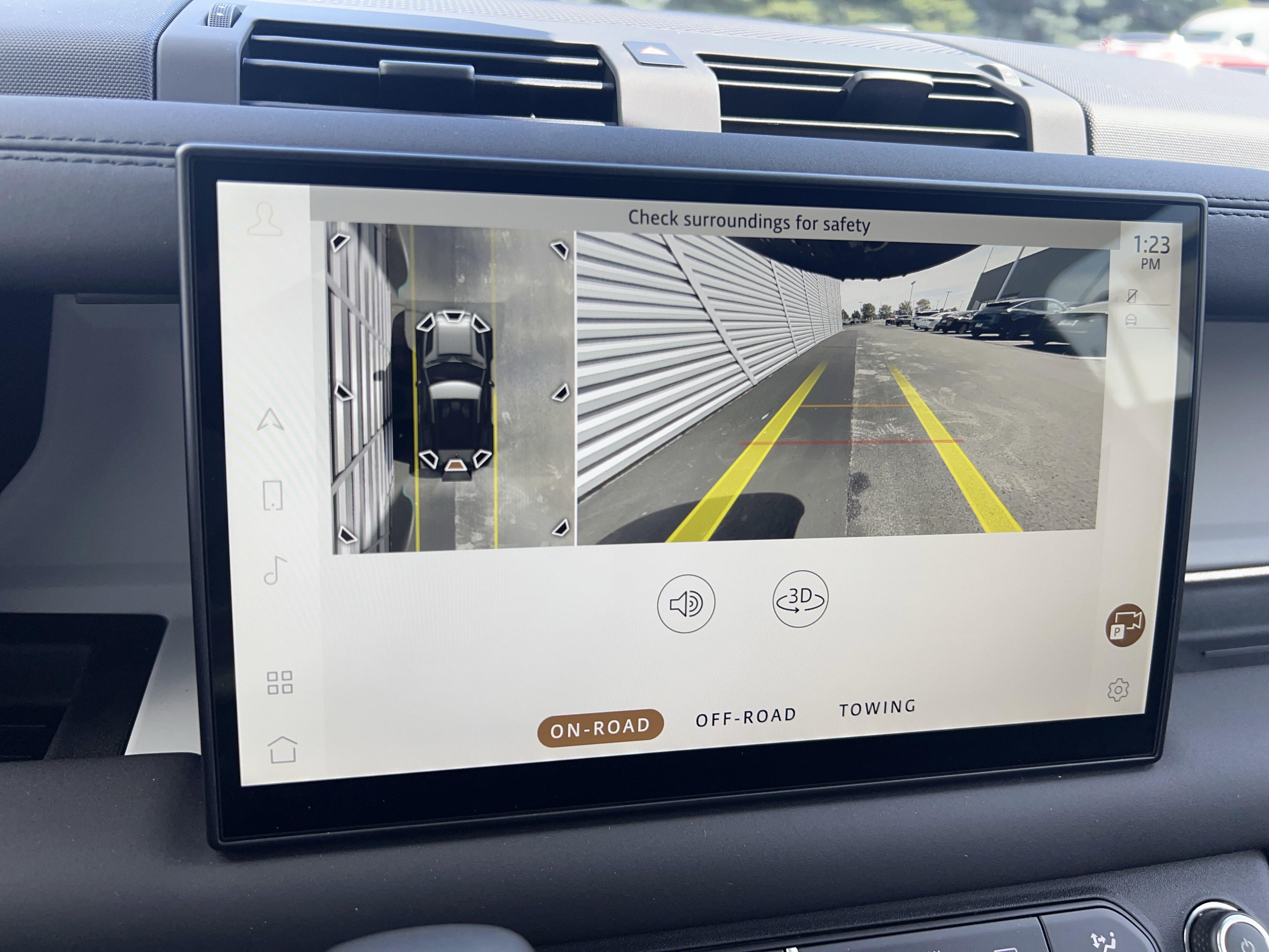 New 2025 Land Rover Defender 90 X-Dynamic SE image 20