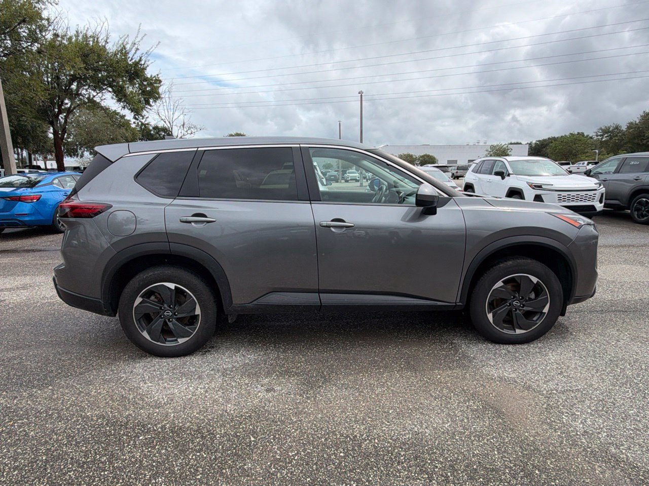 Used 2025 Nissan Rogue SV FWD image 4