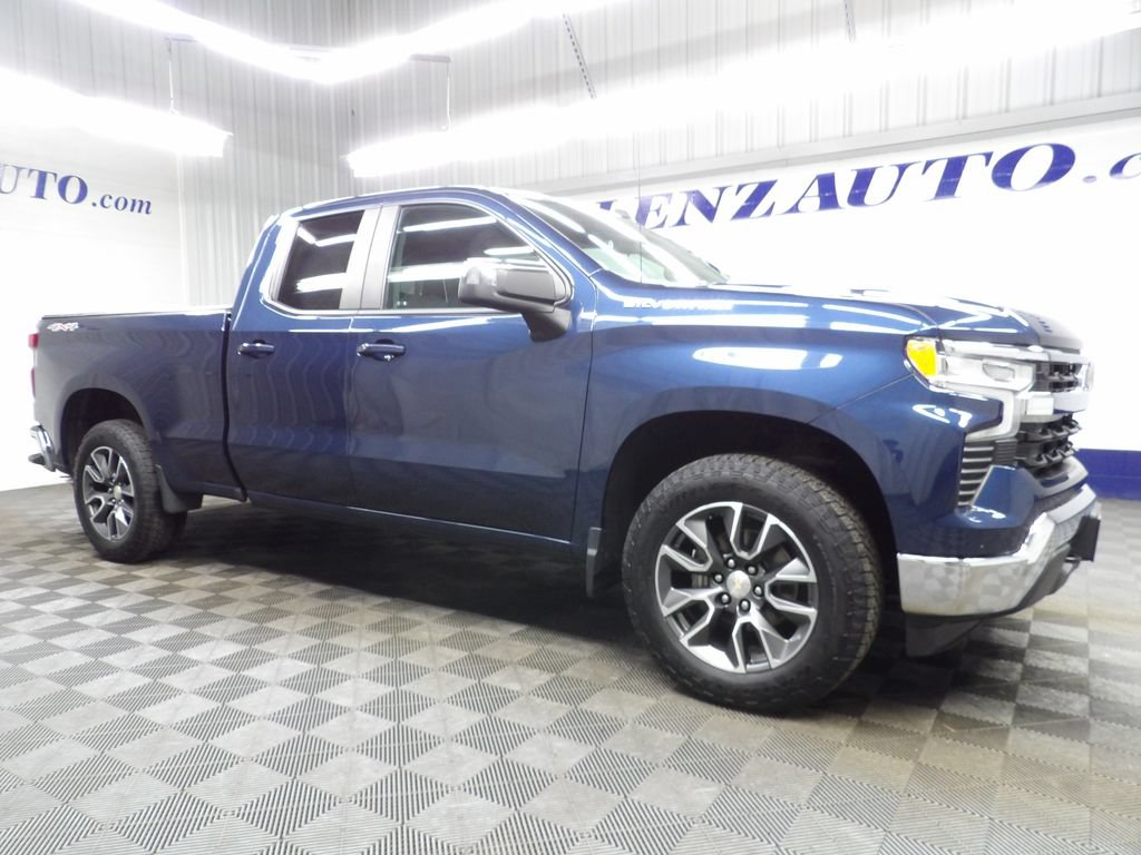 Used 2022 Chevrolet Silverado 1500 LT AWD/4WD image 3