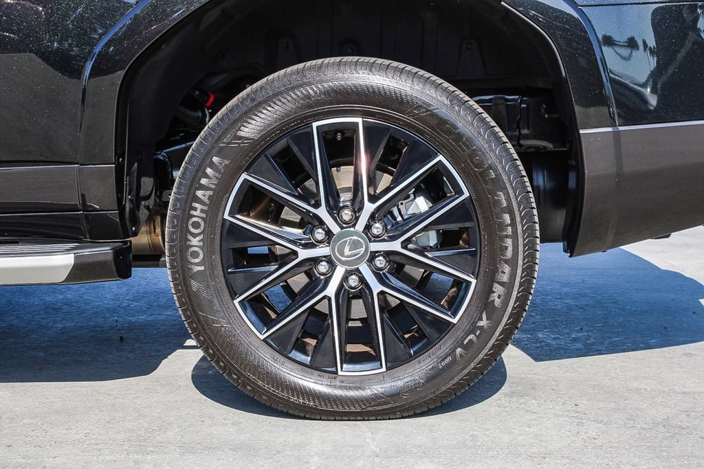 Used 2025 Lexus GX 550 w/ Cold Area Package AWD/4WD image 12