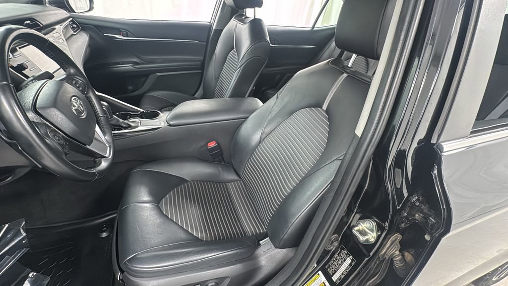 Used 2020 Toyota Camry SE image 10