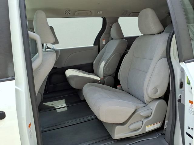 Used 2020 Toyota Sienna L image 22