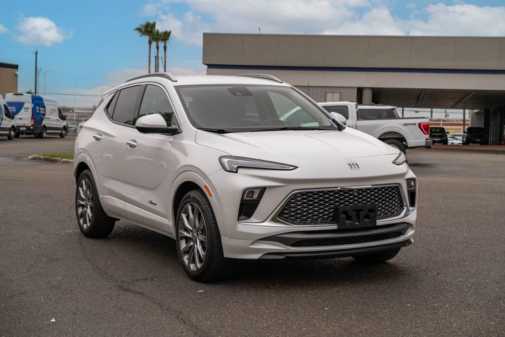 Used 2025 Buick Encore GX Avenir w/ Avenir Technology Package FWD image 1