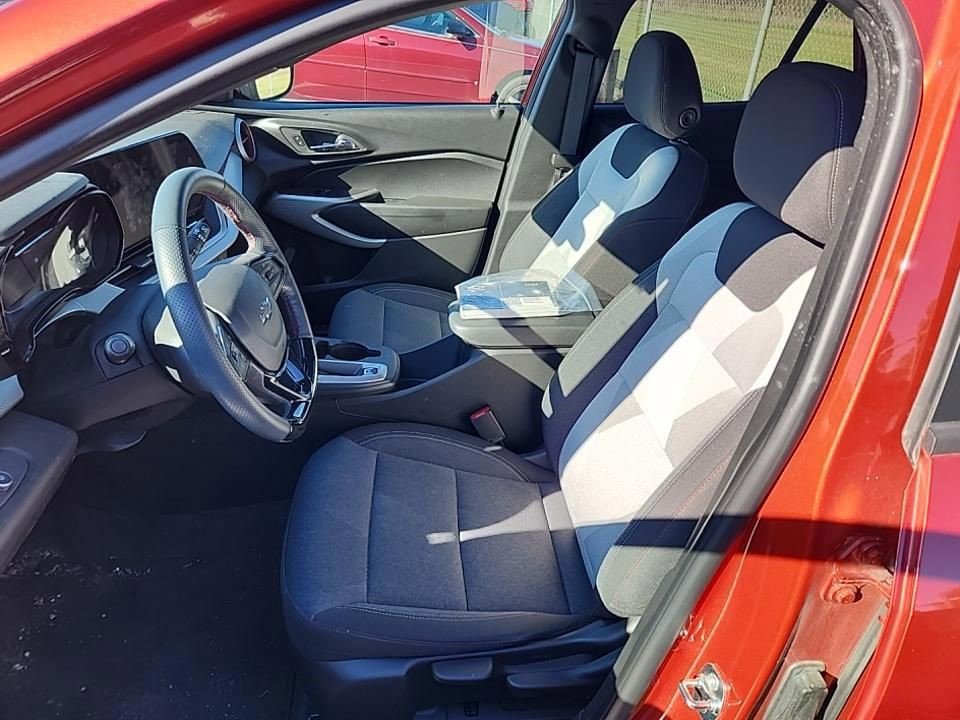 Certified 2024 Chevrolet Trax RS w/ Driver Confidence Package image 2