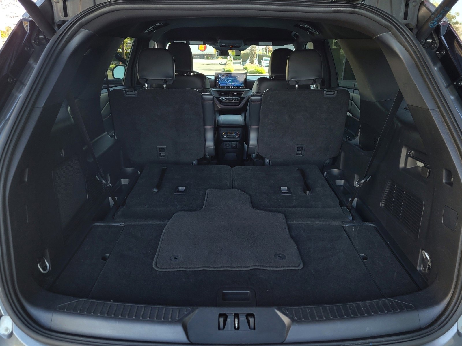 Used 2025 Ford Explorer ST-Line image 27