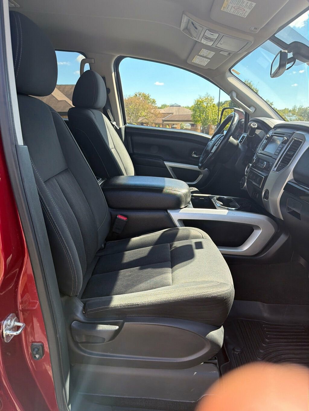 Used 2019 Nissan Titan SV w/ SV Convenience Package image 14