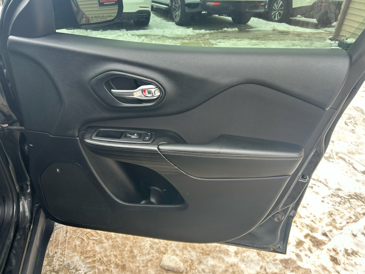 Used 2014 Jeep Cherokee Sport image 16