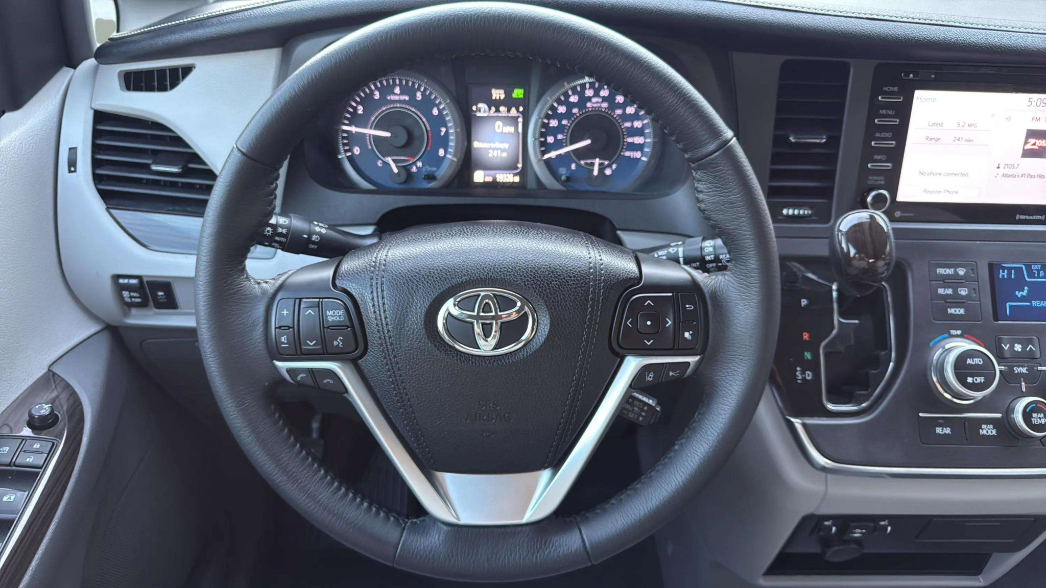 Used 2018 Toyota Sienna XLE image 26