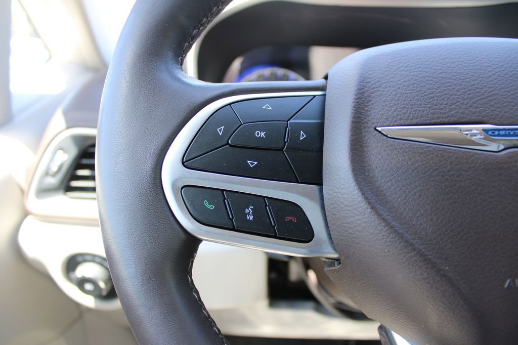 Used 2020 Chrysler Pacifica Touring-L Plus FWD image 23
