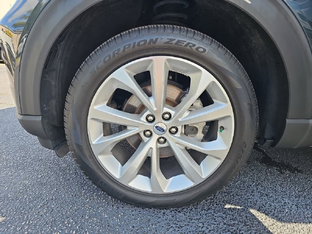 Certified 2024 Ford Explorer Platinum w/ Technology Package AWD/4WD image 39