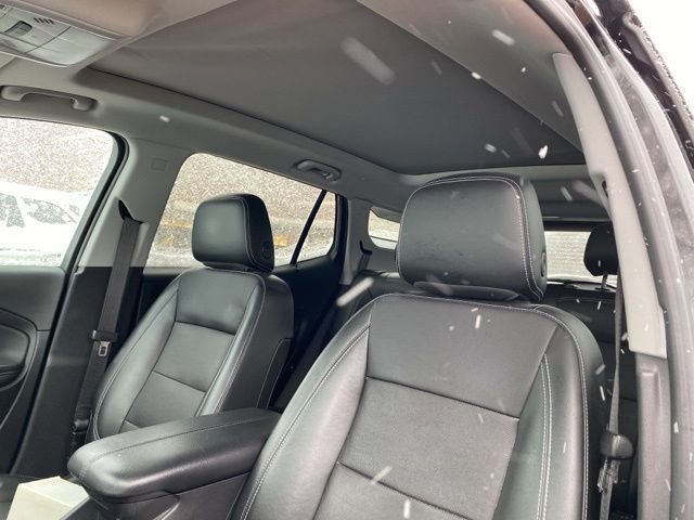 Used 2022 GMC Terrain SLT w/ Elevation Edition image 11