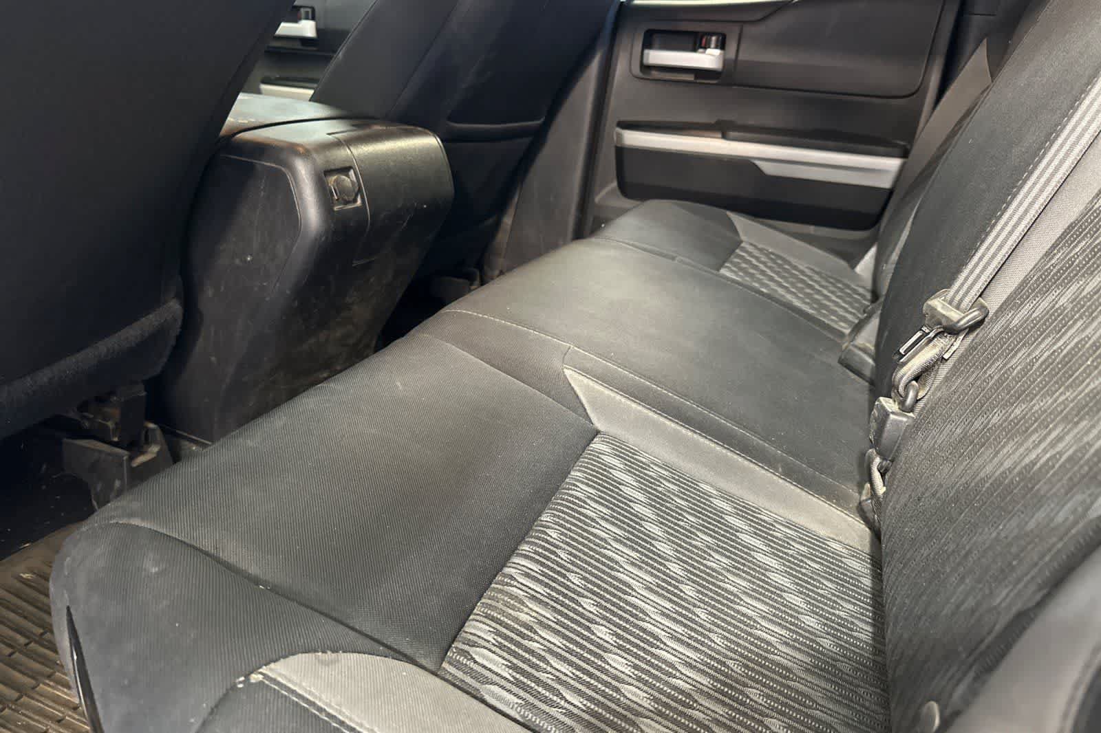 Used 2020 Toyota Tundra SR5 w/ SR5 Convenience Package AWD/4WD image 5