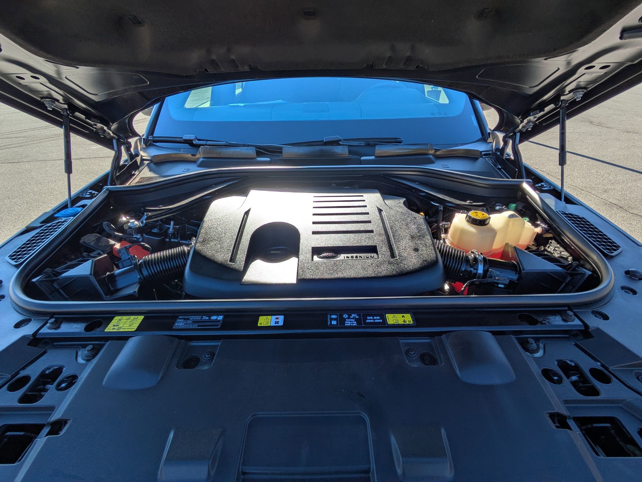 Used 2025 Land Rover Range Rover Sport SE image 31